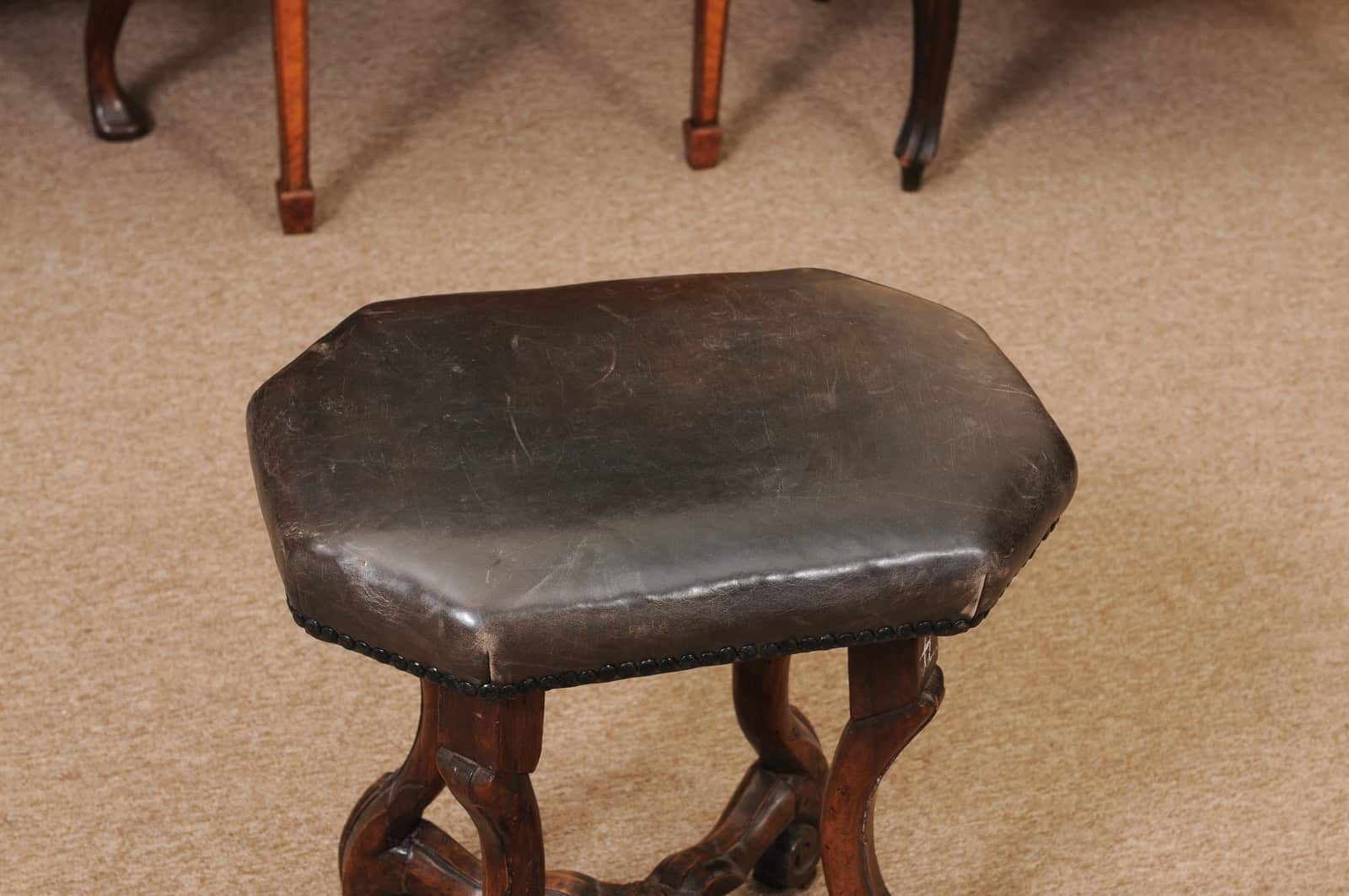 17th Century Italian Baroque Bench in Walnut - Image 4