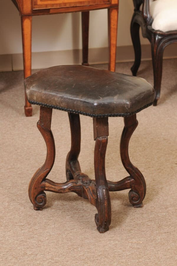 17th Century Italian Baroque Bench in Walnut - Image 7