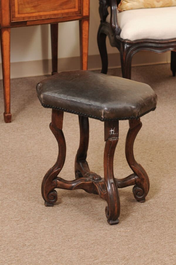 17th Century Italian Baroque Bench in Walnut - Image 12