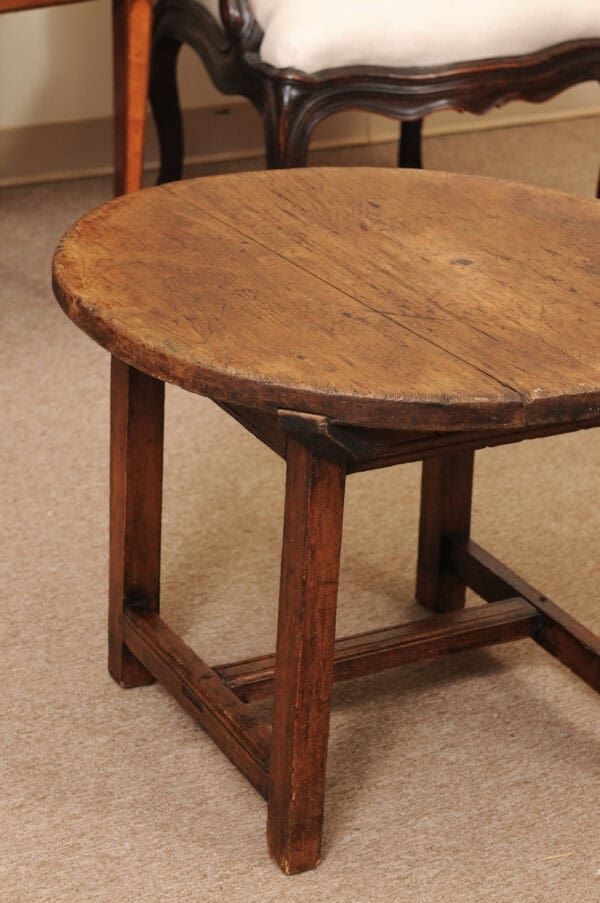 Low 19th Century Continental Elm Milking Table - Image 4