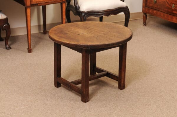 Low 19th Century Continental Elm Milking Table - Image 9