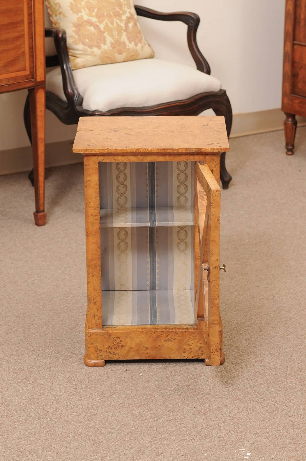 19th Century French Charles X Burled Elm Bedside Cabinet - Image 12