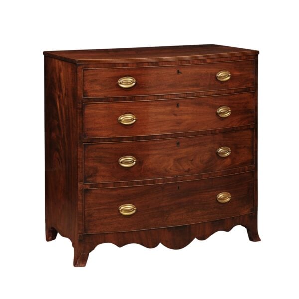 English 19th Century Mahogany Bowfront Chest with reeded edge, Graduated 4 Drawers and Shaped Apron - Image 2