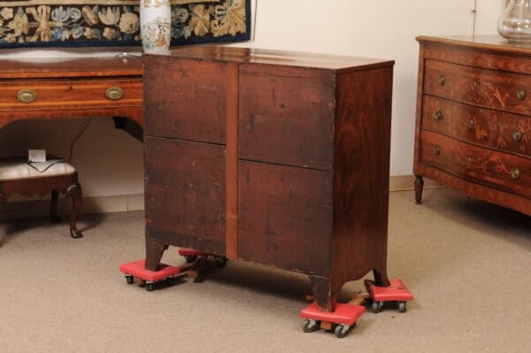 English 19th Century Mahogany Bowfront Chest with reeded edge, Graduated 4 Drawers and Shaped Apron - Image 8