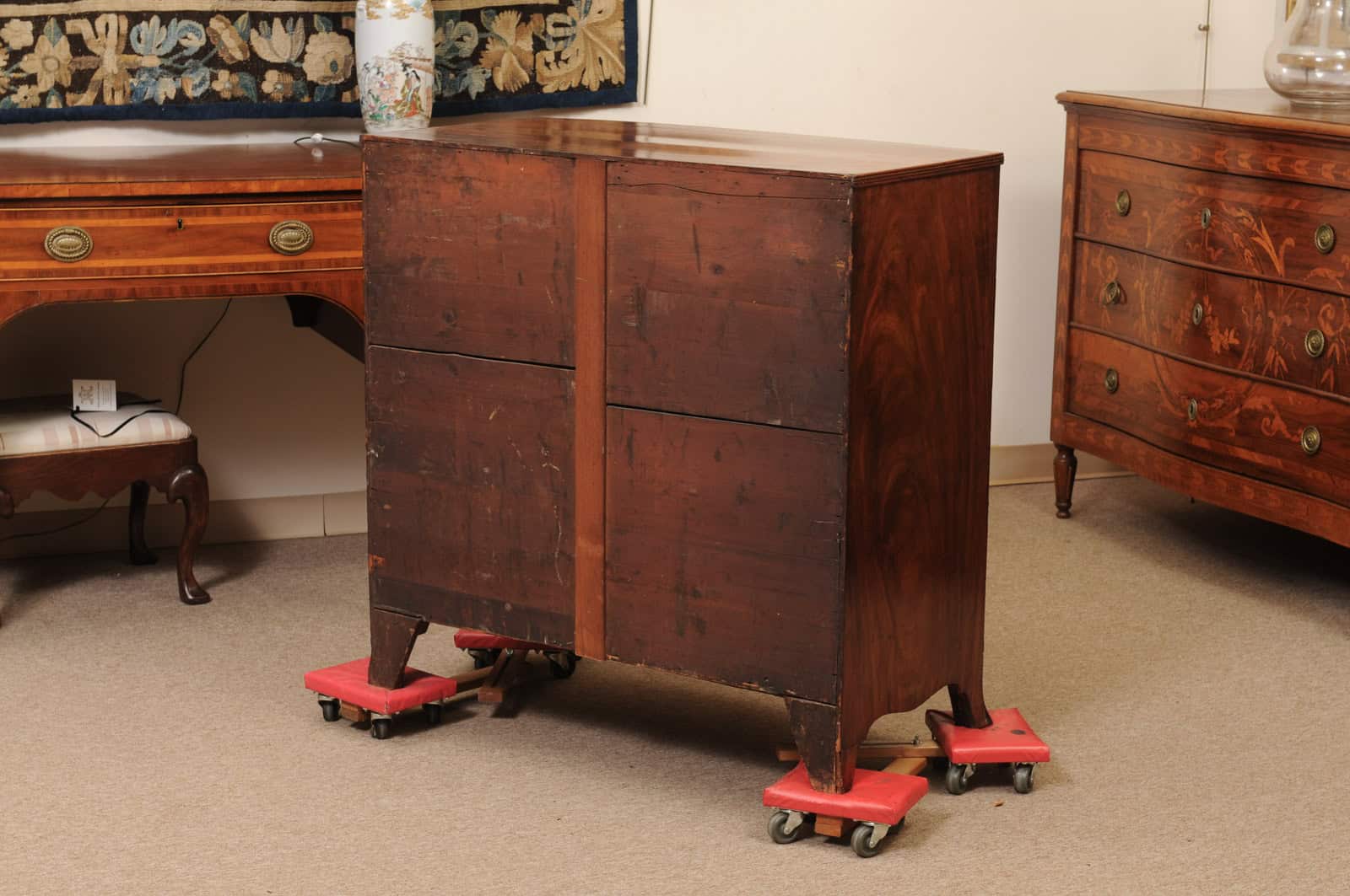 English 19th Century Mahogany Bowfront Chest with reeded edge, Graduated 4 Drawers and Shaped Apron - Image 8
