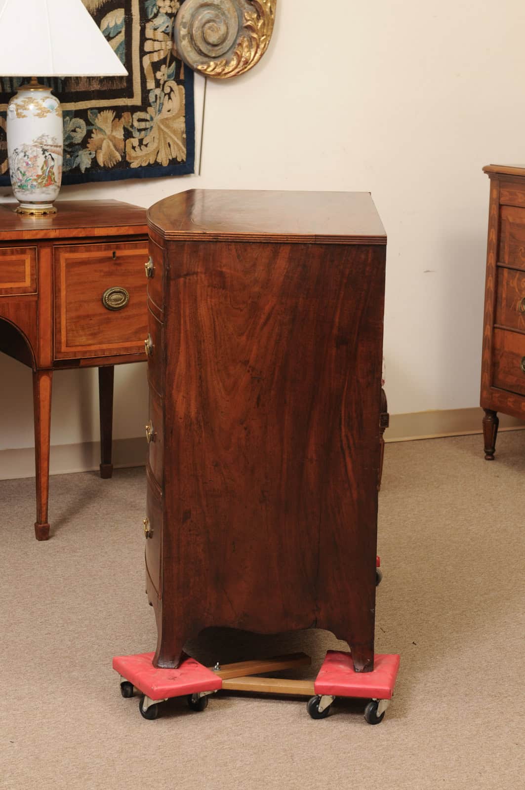 English 19th Century Mahogany Bowfront Chest with reeded edge, Graduated 4 Drawers and Shaped Apron - Image 12