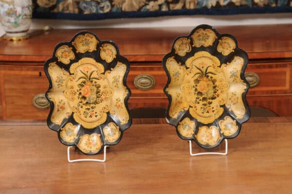 Pair of Victorian Paper Mache Dish Trays with Scallop form - Image 3