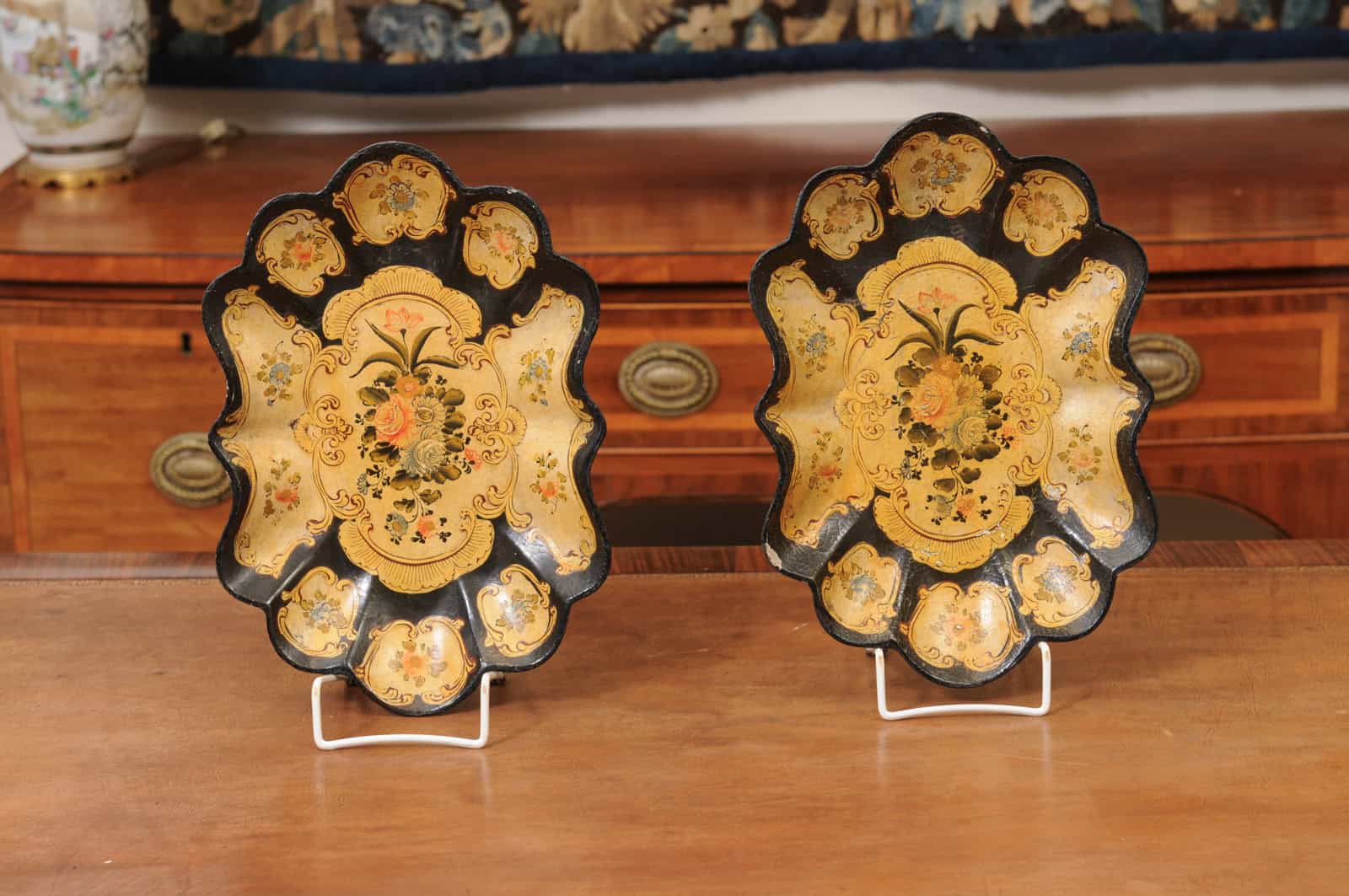 Pair of Victorian Paper Mache Dish Trays with Scallop form - Image 3