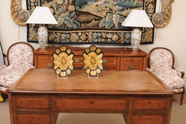 Pair of Victorian Paper Mache Dish Trays with Scallop form - Image 4