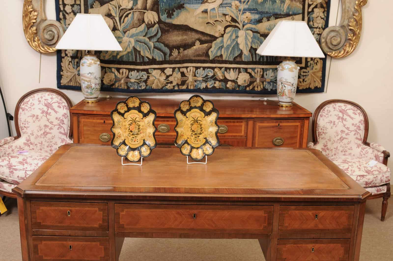 Pair of Victorian Paper Mache Dish Trays with Scallop form - Image 4