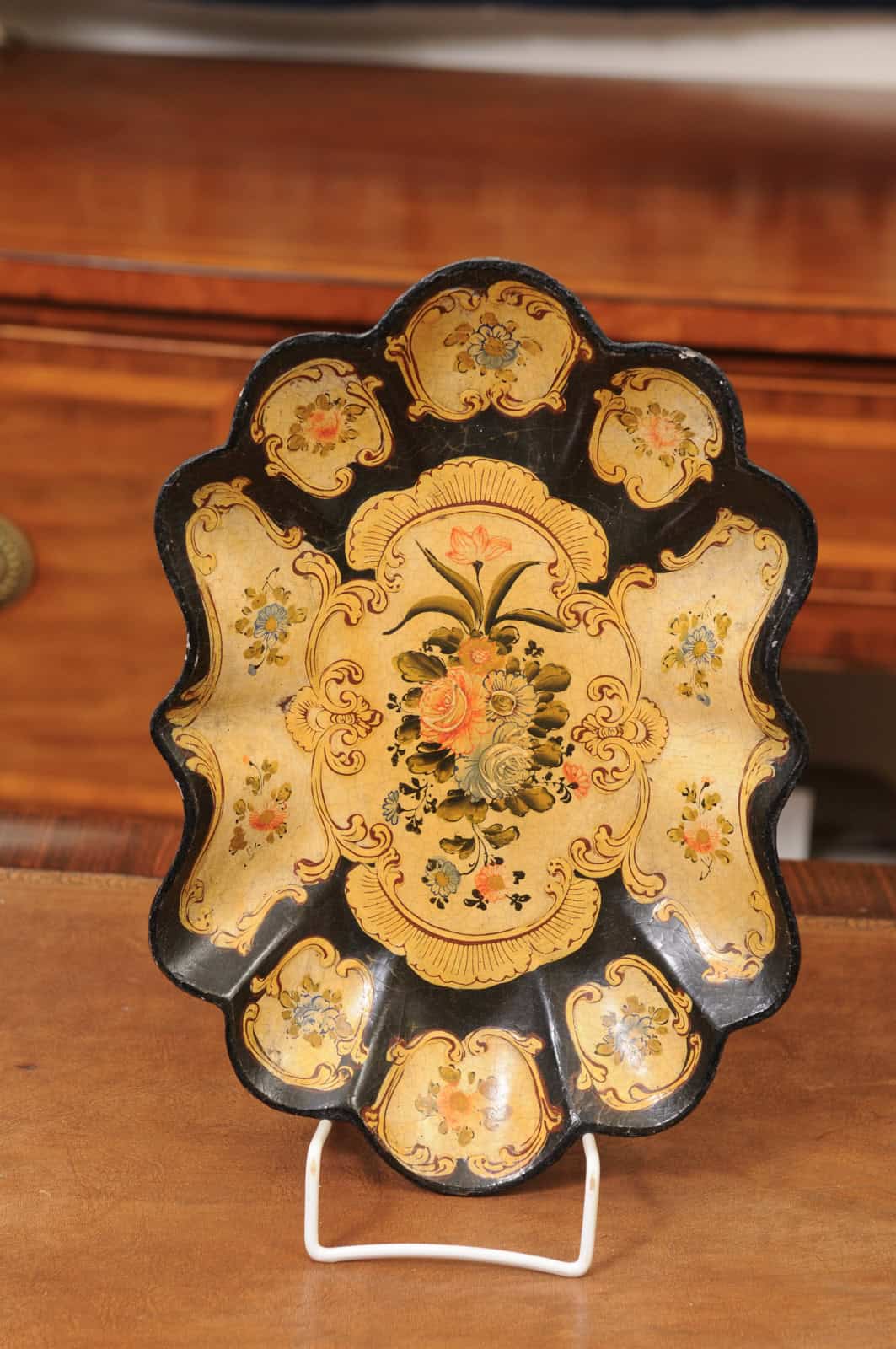 Pair of Victorian Paper Mache Dish Trays with Scallop form - Image 5