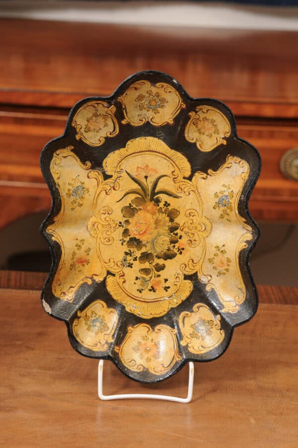 Pair of Victorian Paper Mache Dish Trays with Scallop form - Image 6