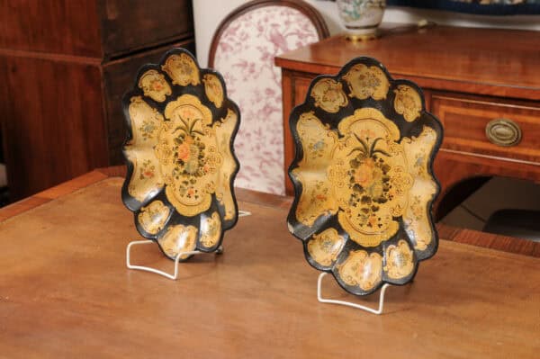Pair of Victorian Paper Mache Dish Trays with Scallop form - Image 8