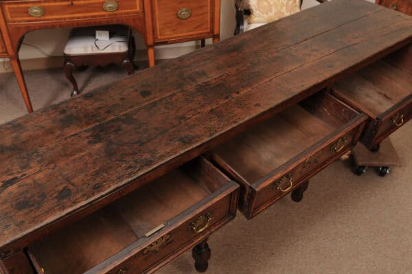 English 18th Century Oak Dresser Base with 3 Drawers and Turned Legs - Image 6