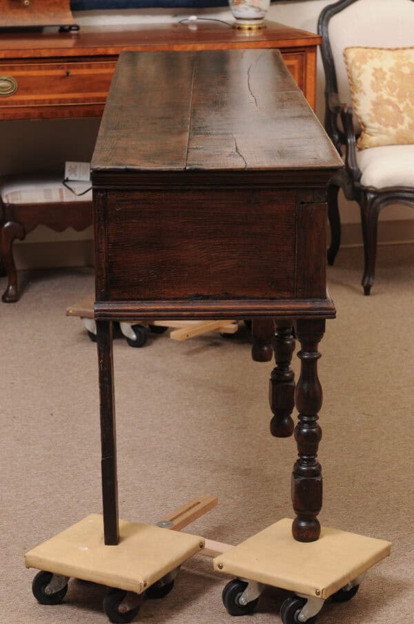 English 18th Century Oak Dresser Base with 3 Drawers and Turned Legs - Image 7