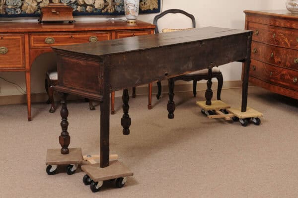 English 18th Century Oak Dresser Base with 3 Drawers and Turned Legs - Image 10