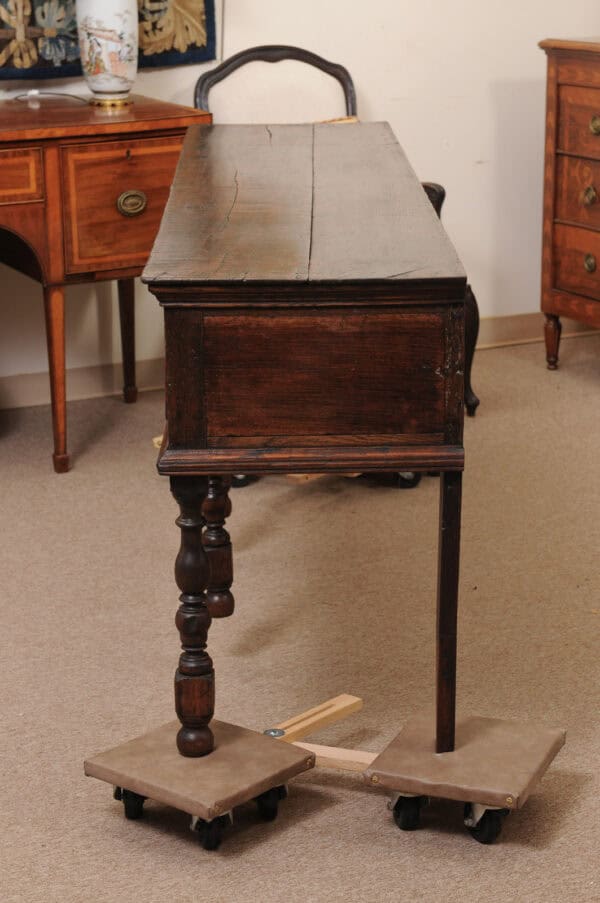 English 18th Century Oak Dresser Base with 3 Drawers and Turned Legs - Image 11
