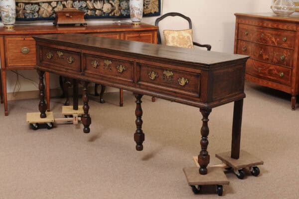 English 18th Century Oak Dresser Base with 3 Drawers and Turned Legs - Image 12