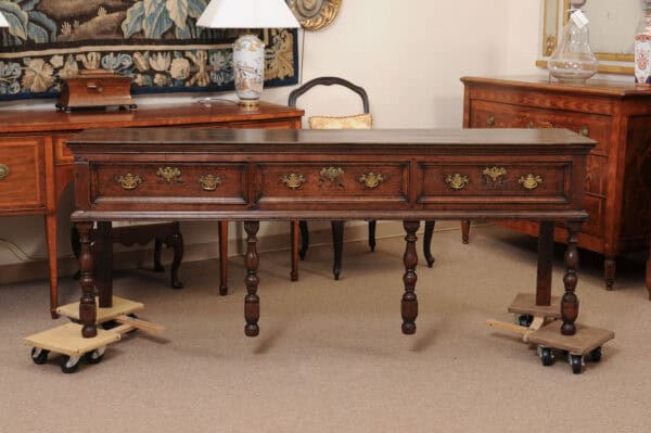 English 18th Century Oak Dresser Base with 3 Drawers and Turned Legs - Image 13