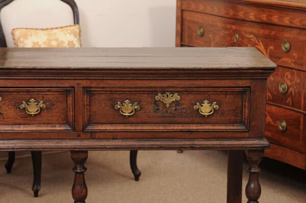 English 18th Century Oak Dresser Base with 3 Drawers and Turned Legs - Image 14