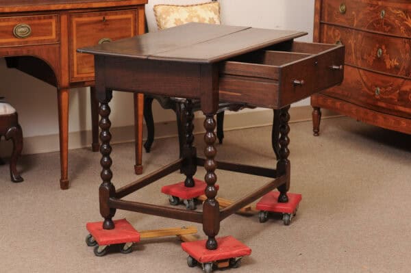 English 18th Century Oak Side Table with Bobbin Turned Legs - Image 4
