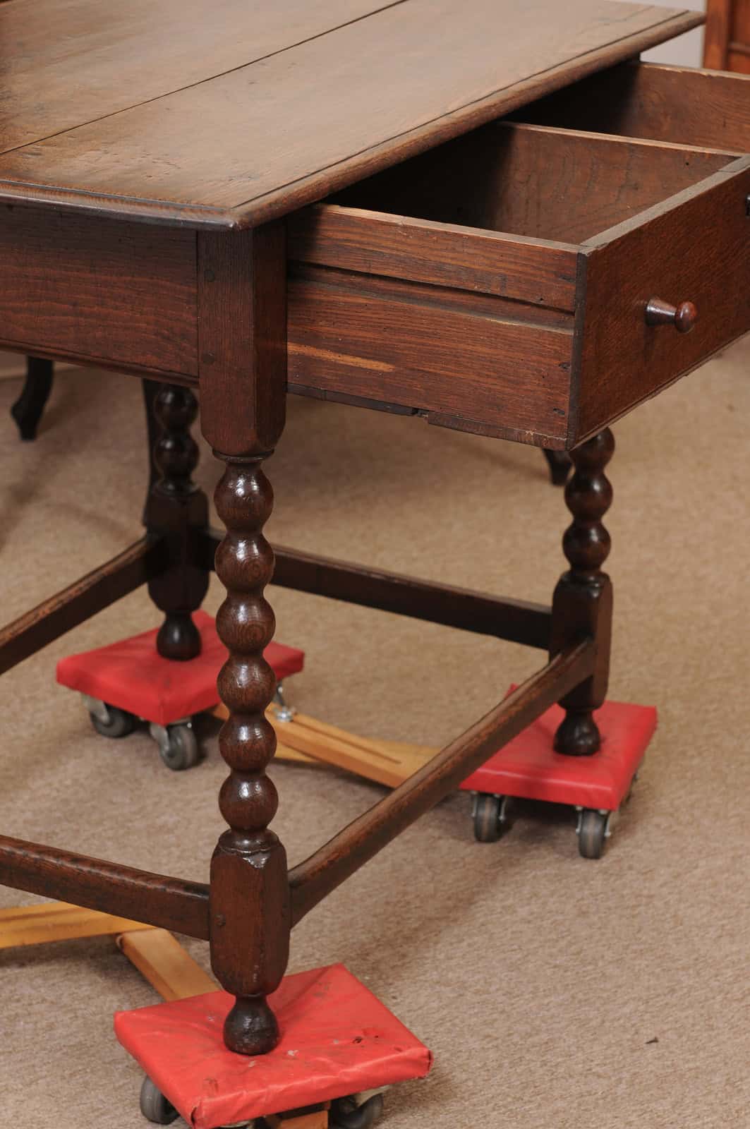 English 18th Century Oak Side Table with Bobbin Turned Legs - Image 5
