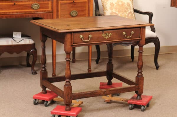 English 18th Century Side Table in Oak with Drawer, Bail Pulls, Turned Legs and Box Stretcher - Image 3