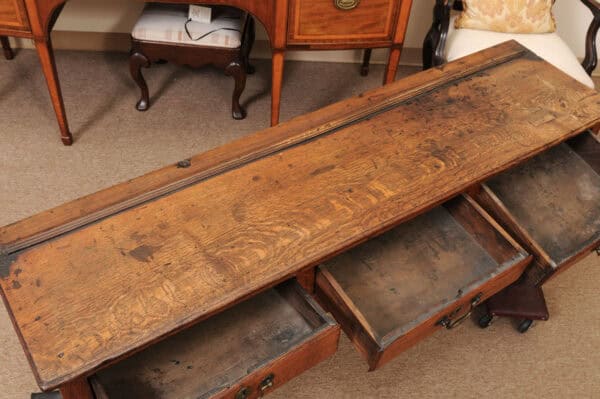 English 19th Century Dresser Base with Shaped Apron and 3 Drawers - Image 6
