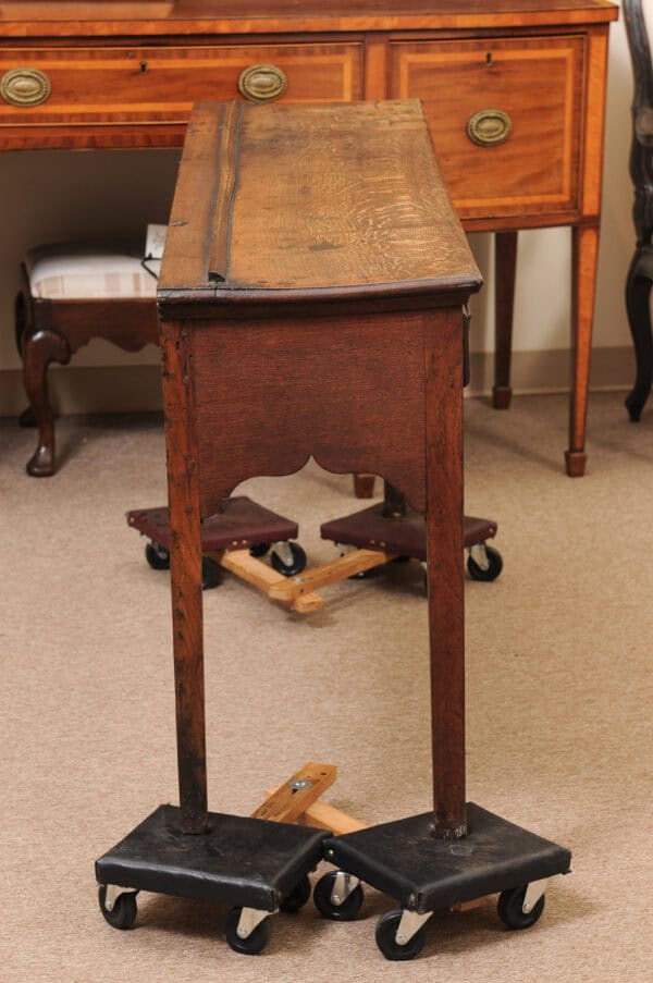 English 19th Century Dresser Base with Shaped Apron and 3 Drawers - Image 7