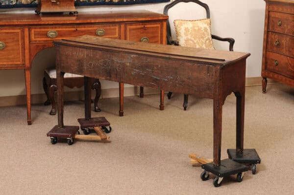 English 19th Century Dresser Base with Shaped Apron and 3 Drawers - Image 8