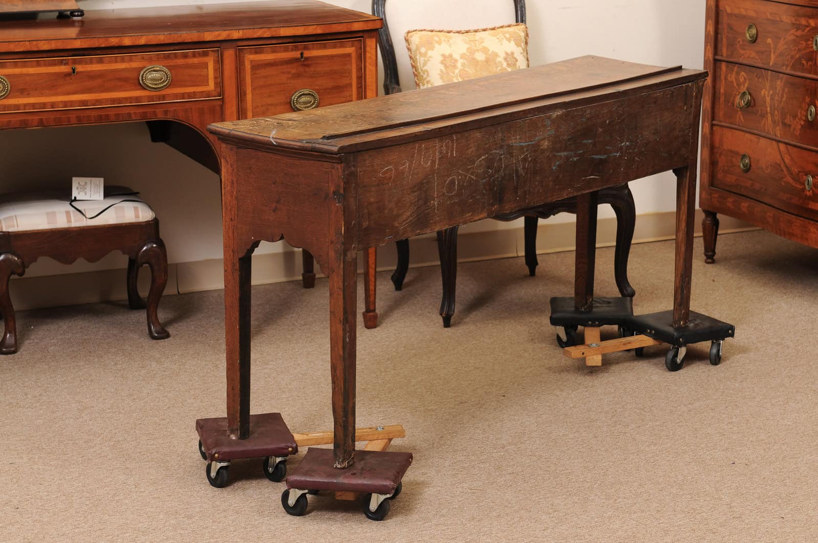 English 19th Century Dresser Base with Shaped Apron and 3 Drawers - Image 10