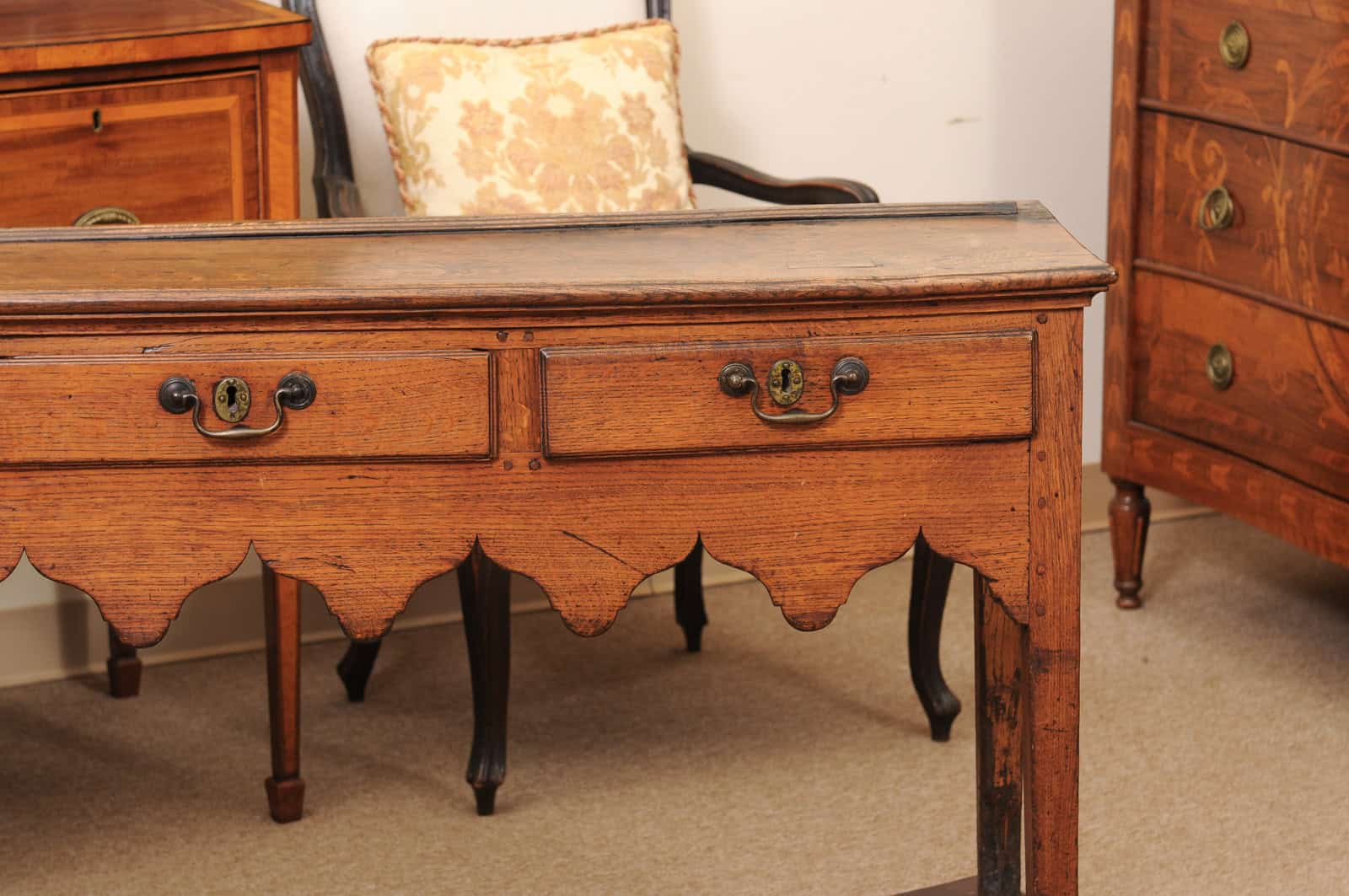 English 19th Century Dresser Base with Shaped Apron and 3 Drawers - Image 13