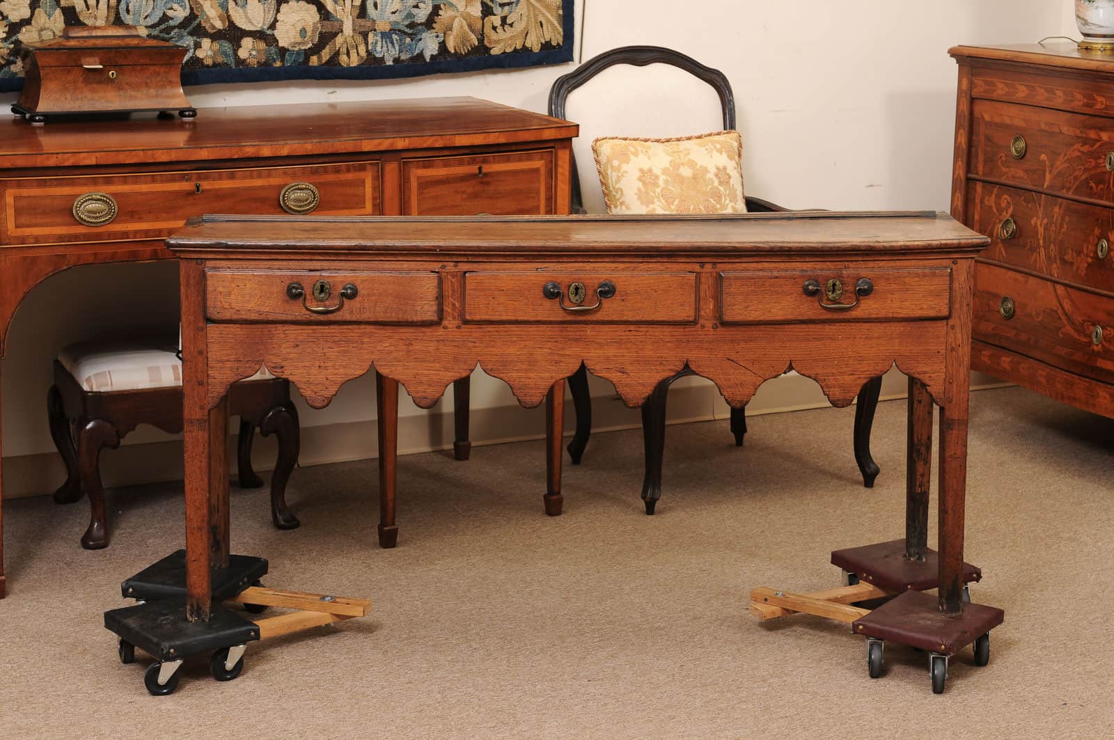 English 19th Century Dresser Base with Shaped Apron and 3 Drawers - Image 14