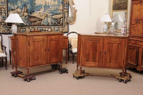 Pair of Walnut Venetian Credenzas with 2 Doors and Serpentine Sides, 19th Century Elements - Image 3