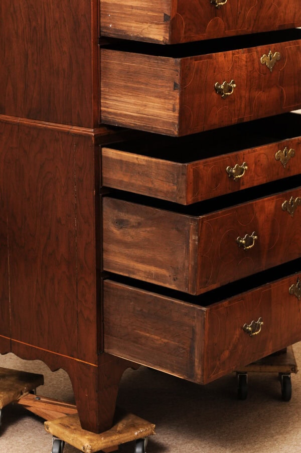 English Early 18th Century Walnut Chest on Chest with String Inlay - Image 6