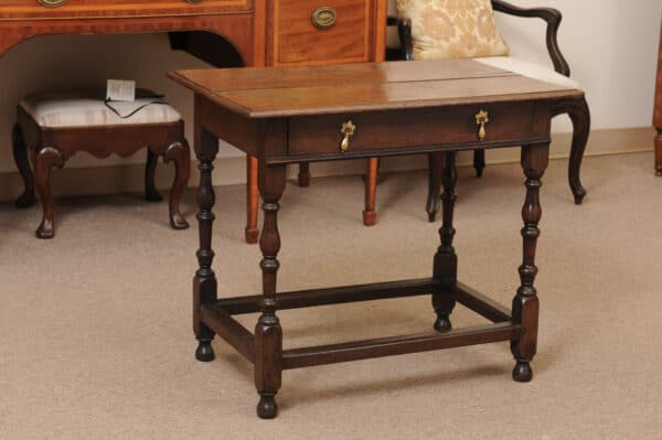 English 18th Century Oak Side Table with Drawer, Turned Legs and Box Stretcher - Image 3