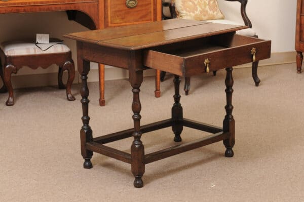 English 18th Century Oak Side Table with Drawer, Turned Legs and Box Stretcher - Image 4