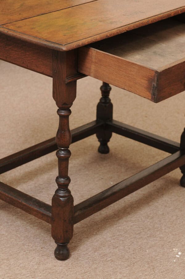 English 18th Century Oak Side Table with Drawer, Turned Legs and Box Stretcher - Image 5