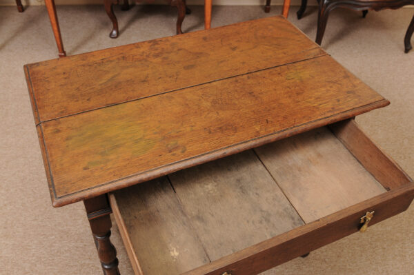 English 18th Century Oak Side Table with Drawer, Turned Legs and Box Stretcher - Image 6