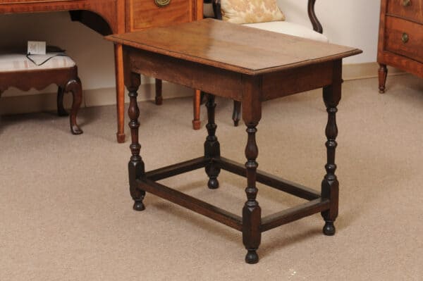 English 18th Century Oak Side Table with Drawer, Turned Legs and Box Stretcher - Image 8