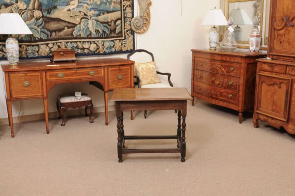 English 18th Century Oak Side Table with Drawer, Turned Legs and Box Stretcher - Image 9