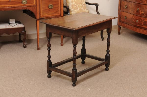 English 18th Century Oak Side Table with Drawer, Turned Legs and Box Stretcher - Image 10