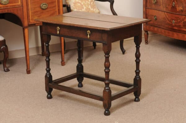 English 18th Century Oak Side Table with Drawer, Turned Legs and Box Stretcher - Image 12